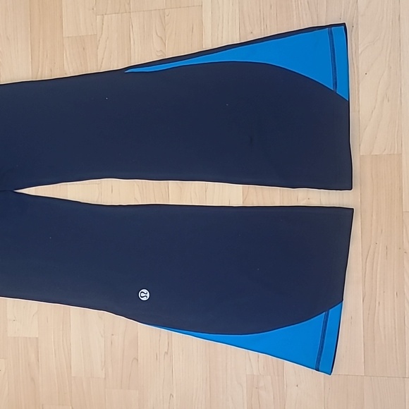 Lululemon Like New Navy Leggings Blue Waist Wide Leg Flare Pants Size 4 - Picture 3 of 6